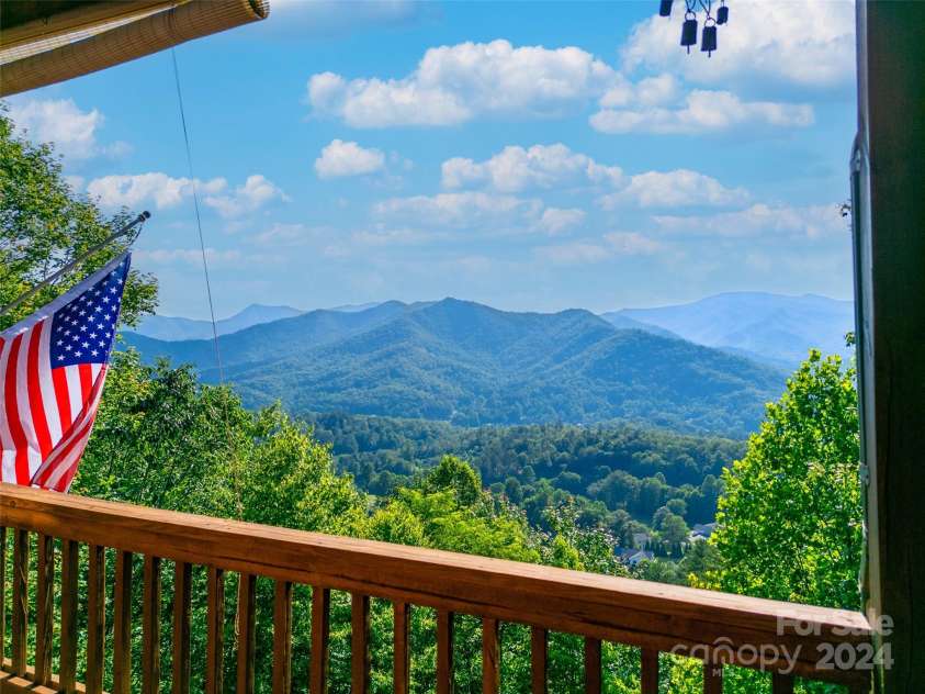 22 Kako Ridge, Sylva, NC 28779.  MLS# CAR4021235, YatesRealty ID 39. 