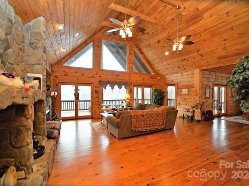 22 Kako Ridge, Sylva, NC 28779.  MLS# CAR4021235, YatesRealty ID 39. 