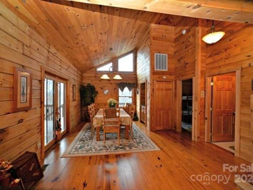 22 Kako Ridge, Sylva, NC 28779.  MLS# CAR4021235, YatesRealty ID 39. 