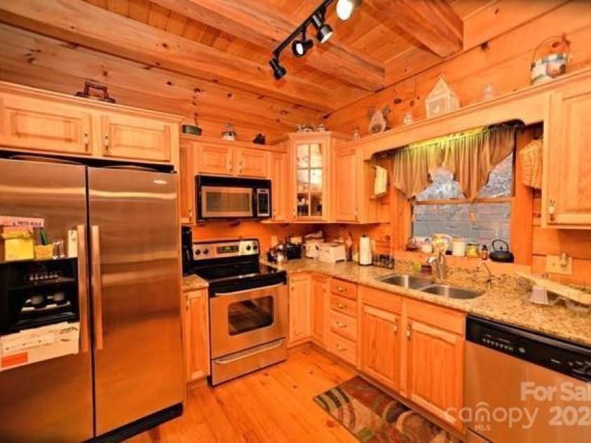 22 Kako Ridge, Sylva, NC 28779.  MLS# CAR4021235, YatesRealty ID 39. 