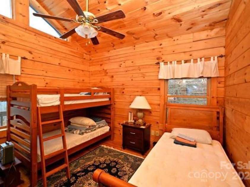 22 Kako Ridge, Sylva, NC 28779.  MLS# CAR4021235, YatesRealty ID 39. 