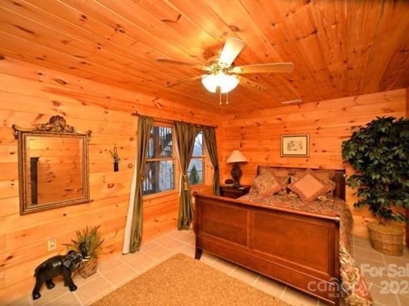 22 Kako Ridge, Sylva, NC 28779.  MLS# CAR4021235, YatesRealty ID 39. 