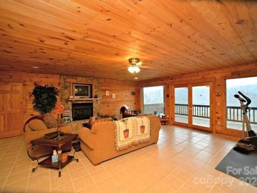 22 Kako Ridge, Sylva, NC 28779.  MLS# CAR4021235, YatesRealty ID 39. 