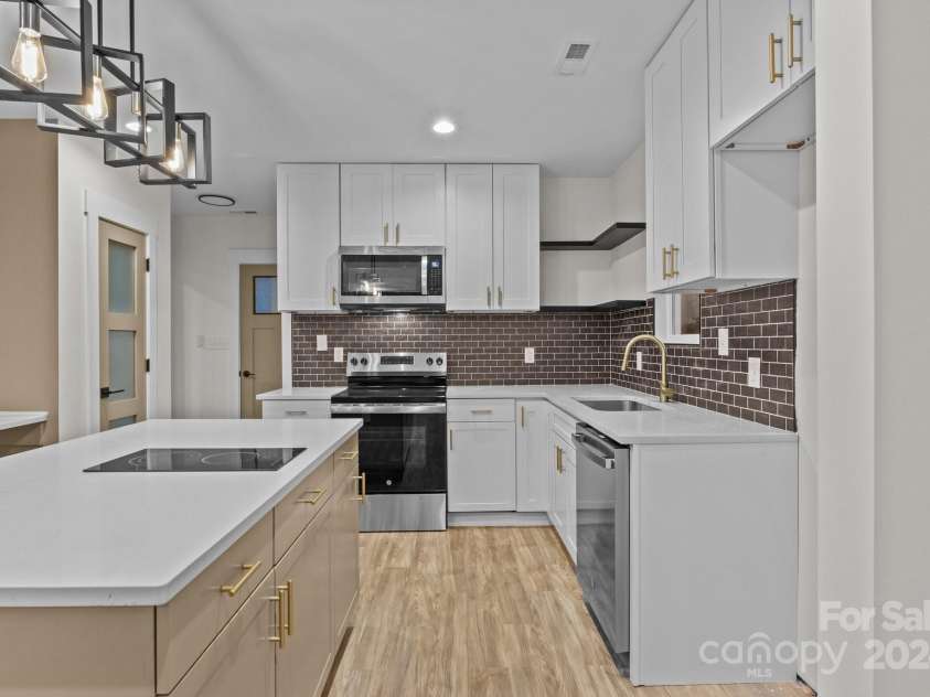 305 Washington Street, York, SC 29745.  MLS# CAR4209666, YatesRealty ID 390. 