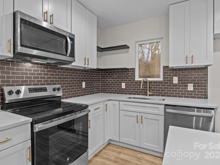 305 Washington Street, York, SC 29745.  MLS# CAR4209666, YatesRealty ID 390. 