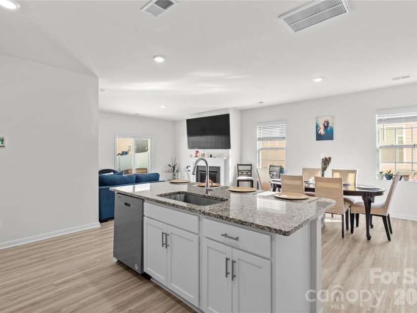 136 Sycamore Springs Drive, Statesville, NC 28677.  MLS# CAR4344983, YatesRealty ID 3900. 