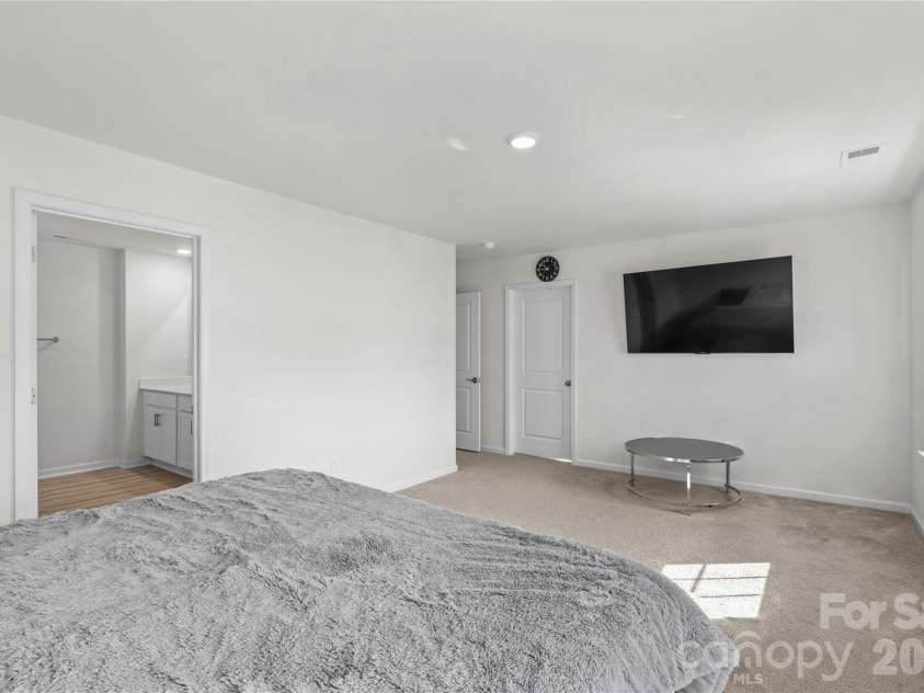 136 Sycamore Springs Drive, Statesville, NC 28677.  MLS# CAR4344983, YatesRealty ID 3900. 