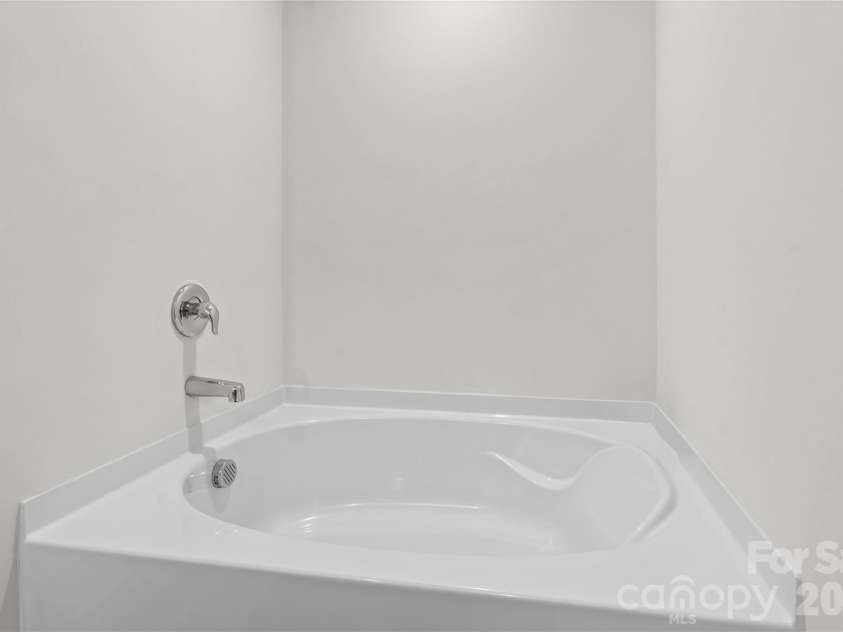 136 Sycamore Springs Drive, Statesville, NC 28677.  MLS# CAR4344983, YatesRealty ID 3900. 