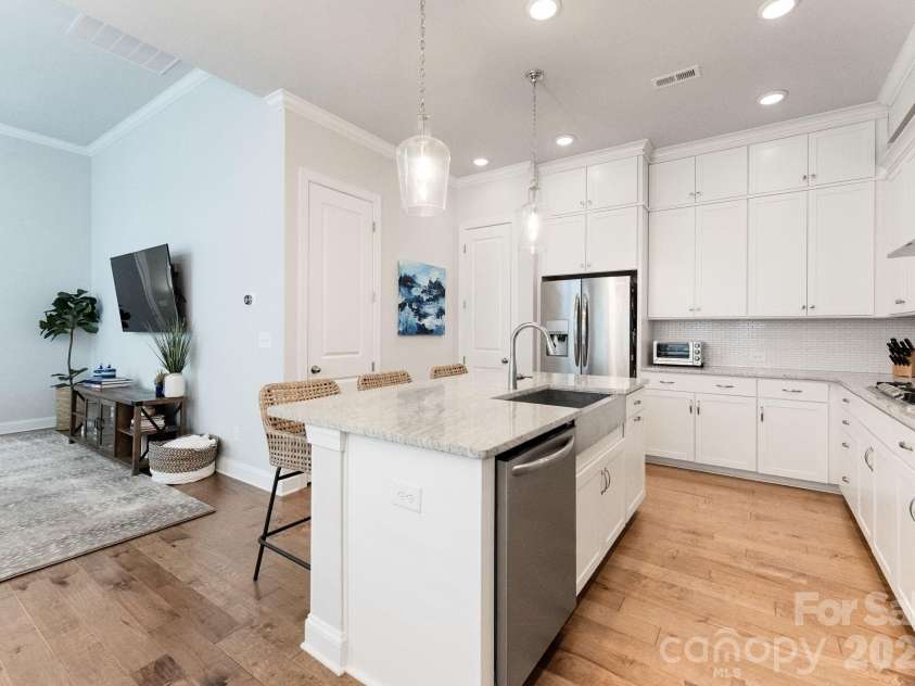 521 Belton Street, Charlotte, NC 28209.  MLS# CAR4291273, YatesRealty ID 3900. 