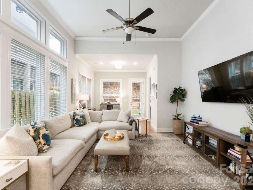 521 Belton Street, Charlotte, NC 28209.  MLS# CAR4291273, YatesRealty ID 3900. 