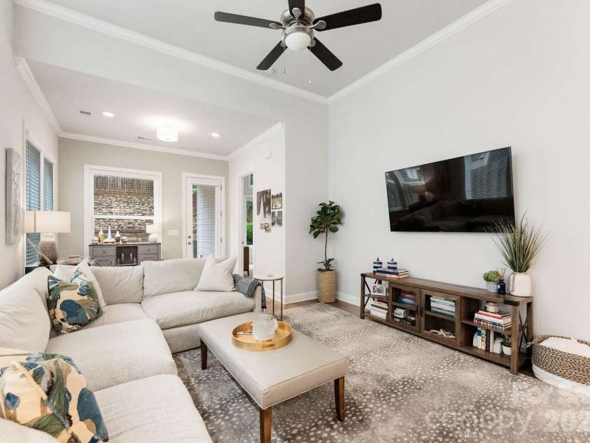 521 Belton Street, Charlotte, NC 28209.  MLS# CAR4291273, YatesRealty ID 3900. 