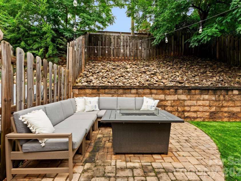 521 Belton Street, Charlotte, NC 28209.  MLS# CAR4291273, YatesRealty ID 3900. 