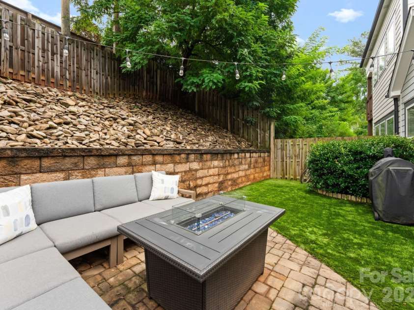 521 Belton Street, Charlotte, NC 28209.  MLS# CAR4291273, YatesRealty ID 3900. 