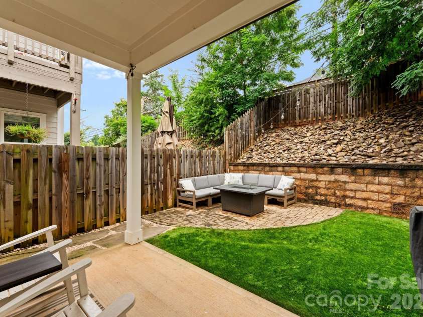 521 Belton Street, Charlotte, NC 28209.  MLS# CAR4291273, YatesRealty ID 3900. 