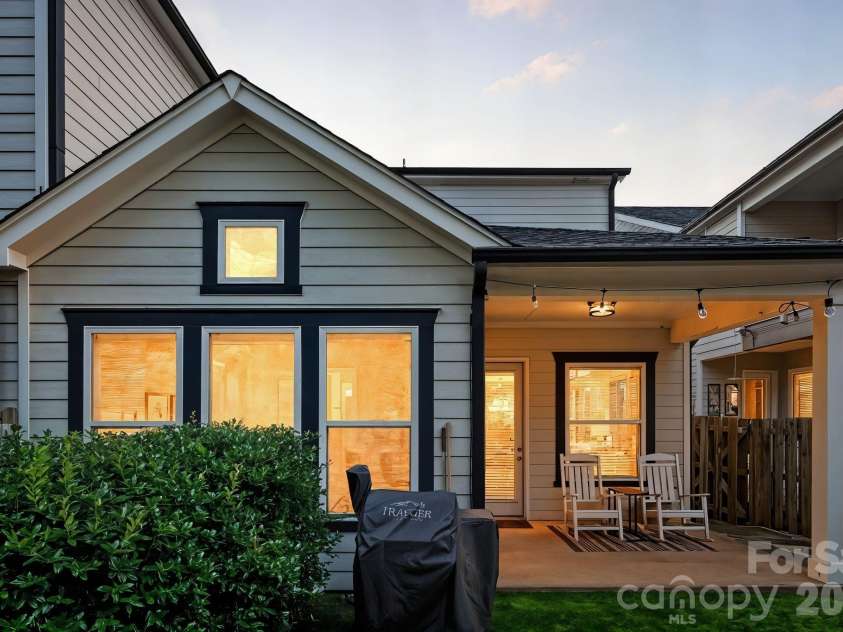 521 Belton Street, Charlotte, NC 28209.  MLS# CAR4291273, YatesRealty ID 3900. 