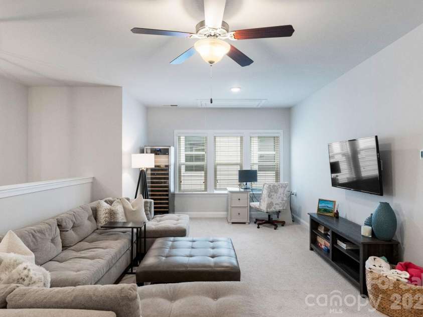 521 Belton Street, Charlotte, NC 28209.  MLS# CAR4291273, YatesRealty ID 3900. Loft