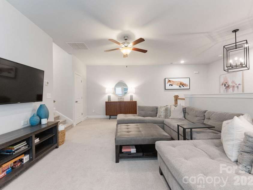 521 Belton Street, Charlotte, NC 28209.  MLS# CAR4291273, YatesRealty ID 3900. Loft