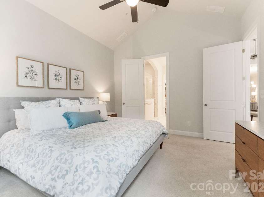 521 Belton Street, Charlotte, NC 28209.  MLS# CAR4291273, YatesRealty ID 3900. Primary Bedroom: Main Level