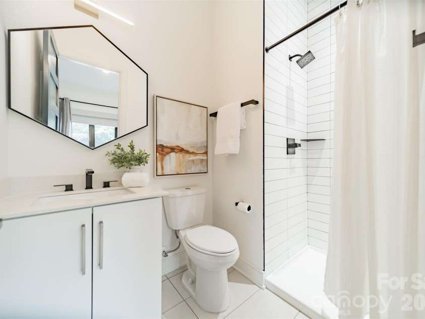 3305 Spencer Street, Charlotte, NC 28205.  MLS# CAR4396117, YatesRealty ID 39000. Bath
