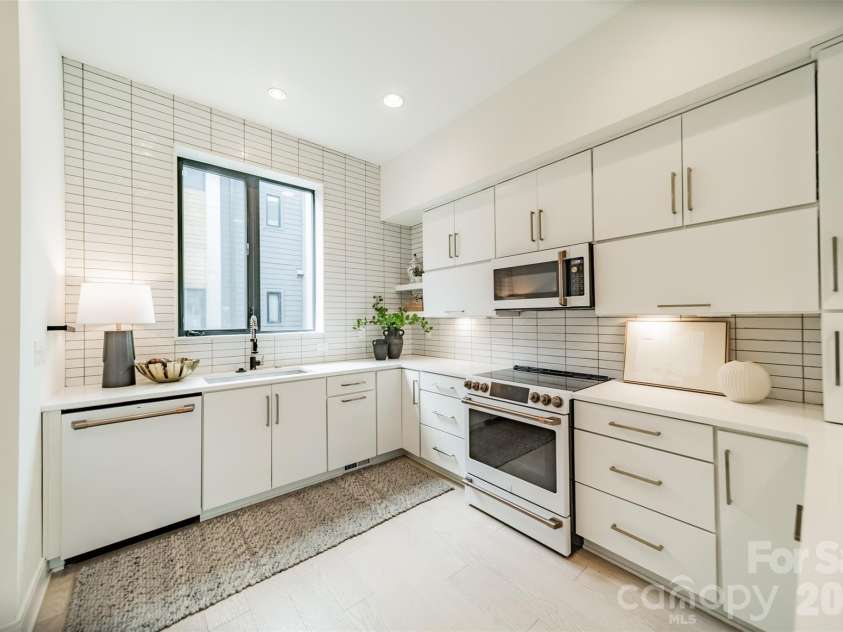 3305 Spencer Street, Charlotte, NC 28205.  MLS# CAR4396117, YatesRealty ID 39000. Kitchen
