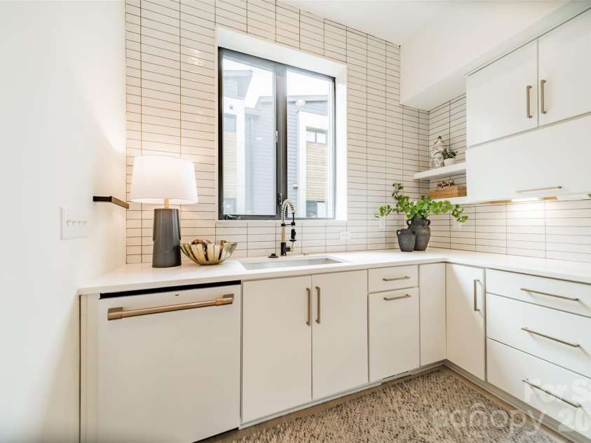 3305 Spencer Street, Charlotte, NC 28205.  MLS# CAR4396117, YatesRealty ID 39000. Kitchen