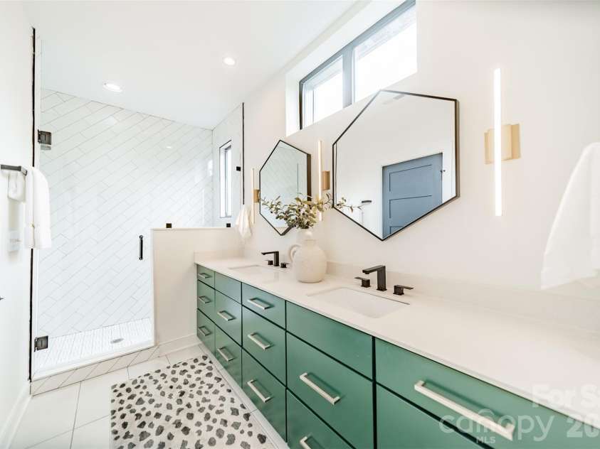 3305 Spencer Street, Charlotte, NC 28205.  MLS# CAR4396117, YatesRealty ID 39000. Primary Bath