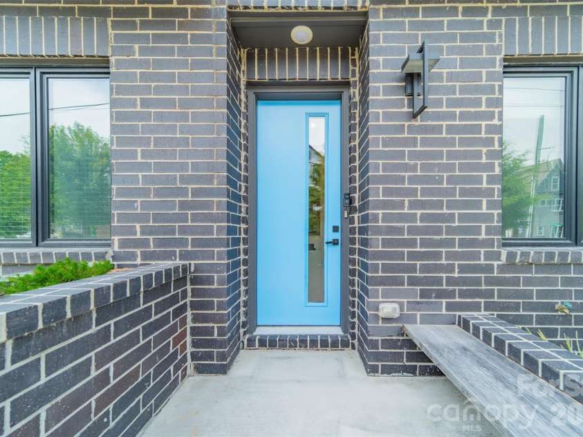 3305 Spencer Street, Charlotte, NC 28205.  MLS# CAR4396117, YatesRealty ID 39000. Welcome Home!