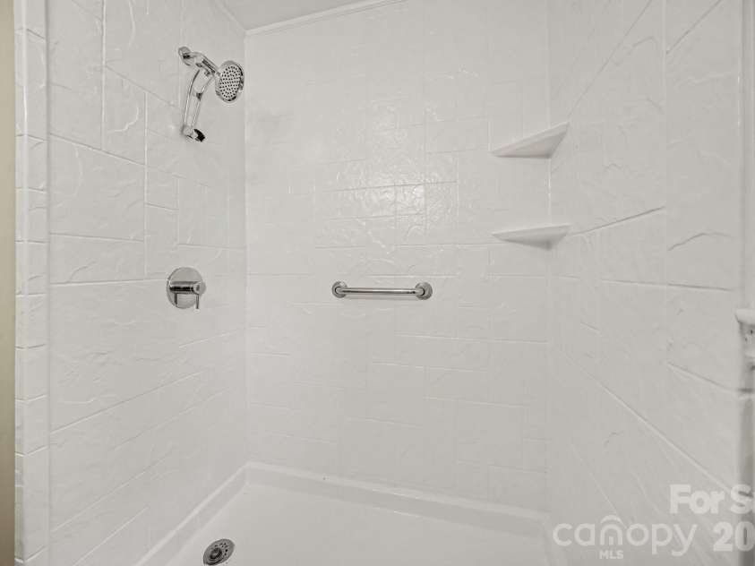 3960 Bristol Drive, Charlotte, NC 28208.  MLS# CAR4397608, YatesRealty ID 39001. Huge Jacuzzi Walk in