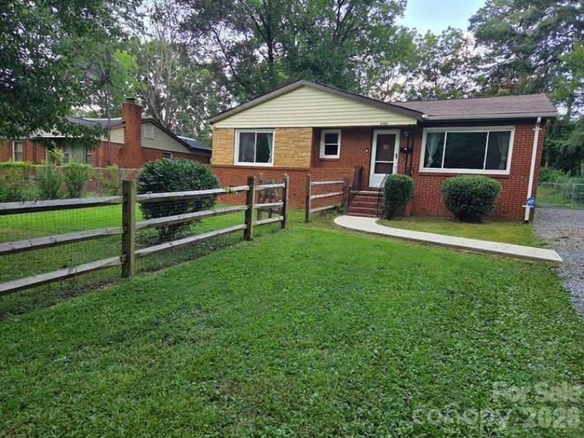3960 Bristol Drive, Charlotte, NC 28208.  MLS# CAR4397608, YatesRealty ID 39001. Lovely split rail fencing