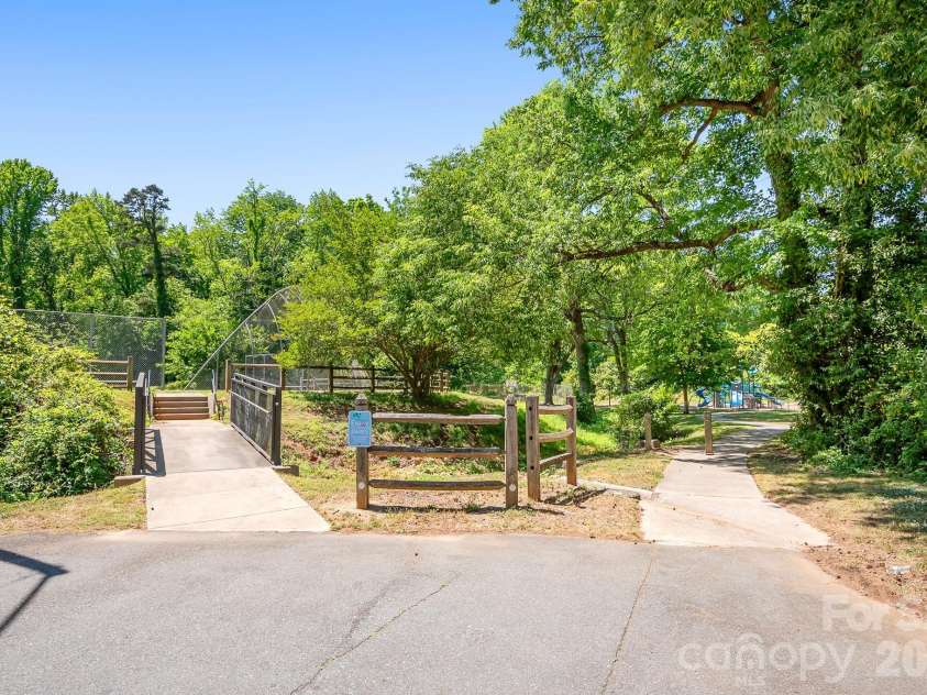 3960 Bristol Drive, Charlotte, NC 28208.  MLS# CAR4397608, YatesRealty ID 39001. Park entry