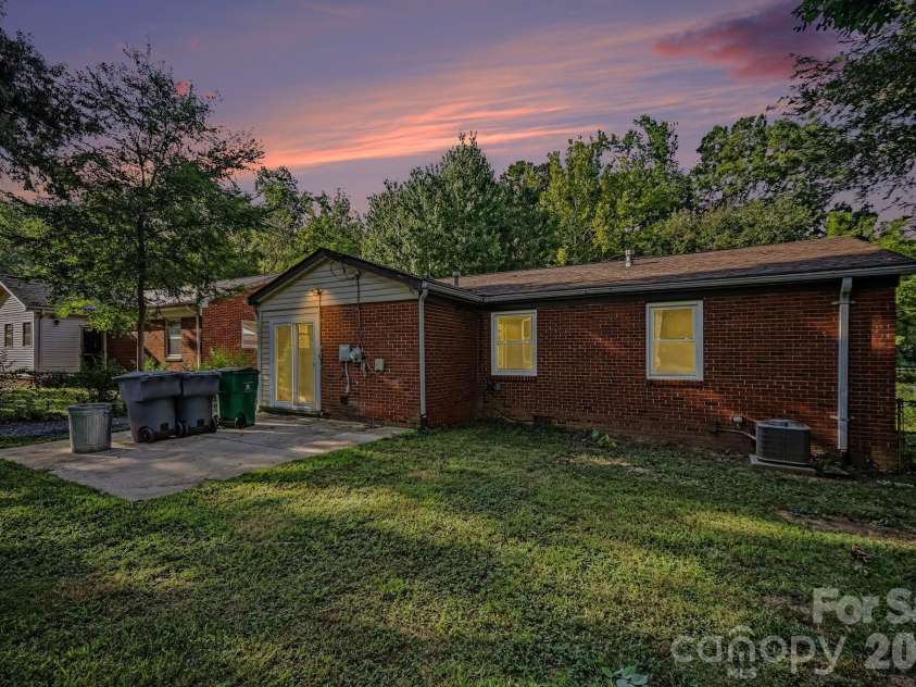 3960 Bristol Drive, Charlotte, NC 28208.  MLS# CAR4397608, YatesRealty ID 39001. Rear - lovely sunsets