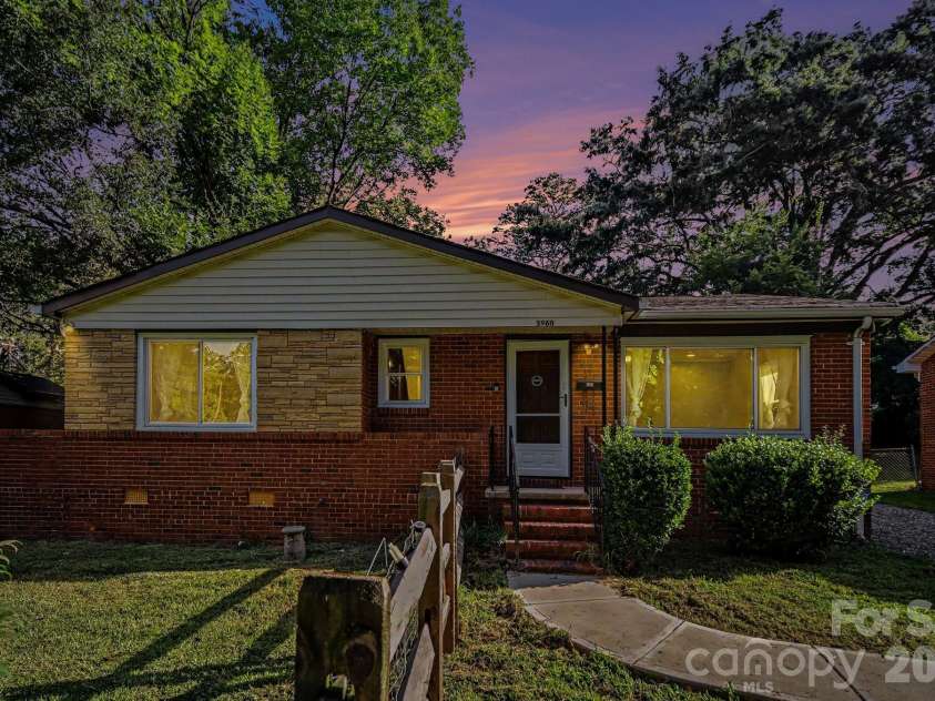 3960 Bristol Drive, Charlotte, NC 28208.  MLS# CAR4397608, YatesRealty ID 39001. Welcome Home