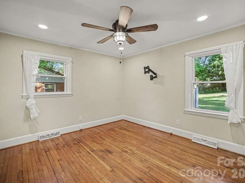 3960 Bristol Drive, Charlotte, NC 28208.  MLS# CAR4424389, YatesRealty ID 39001. Bedroom TV mount