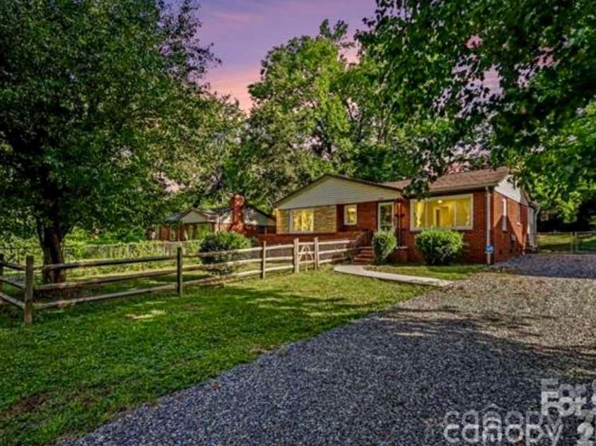3960 Bristol Drive, Charlotte, NC 28208.  MLS# CAR4424389, YatesRealty ID 39001. New Driveway