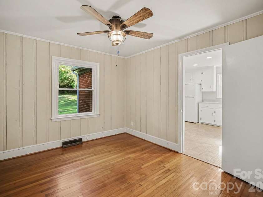 3960 Bristol Drive, Charlotte, NC 28208.  MLS# CAR4424389, YatesRealty ID 39001. Other side of BR