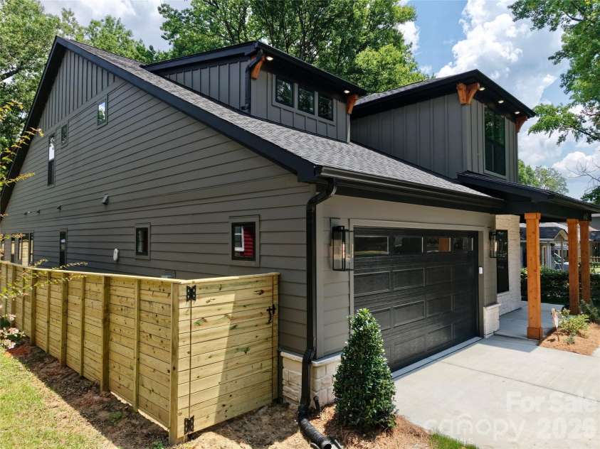 442 Sylvania Avenue, Charlotte, NC 28206.  MLS# CAR4381859, YatesRealty ID 39004. 