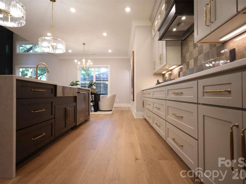 442 Sylvania Avenue, Charlotte, NC 28206.  MLS# CAR4381859, YatesRealty ID 39004. 