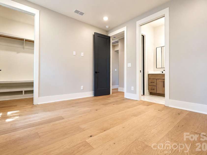 442 Sylvania Avenue, Charlotte, NC 28206.  MLS# CAR4381859, YatesRealty ID 39004. 