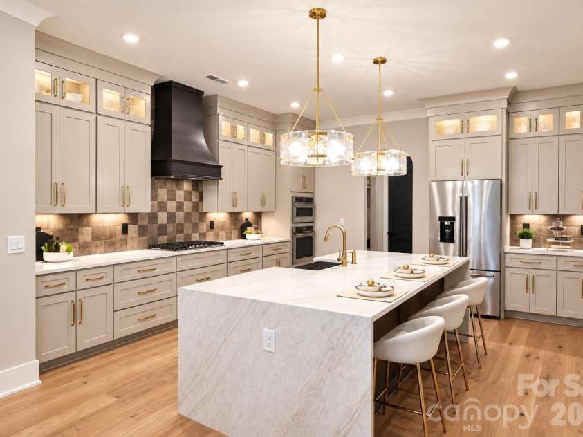 442 Sylvania Avenue, Charlotte, NC 28206.  MLS# CAR4381859, YatesRealty ID 39004. 