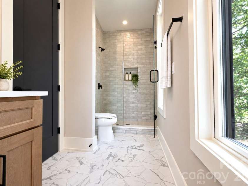 442 Sylvania Avenue, Charlotte, NC 28206.  MLS# CAR4381859, YatesRealty ID 39004. 