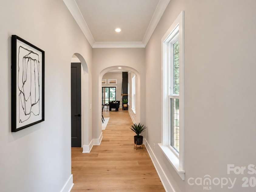 442 Sylvania Avenue, Charlotte, NC 28206.  MLS# CAR4381859, YatesRealty ID 39004. Arch Entry