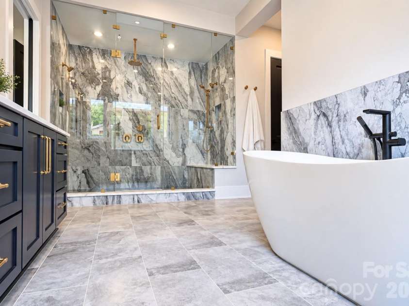 442 Sylvania Avenue, Charlotte, NC 28206.  MLS# CAR4381859, YatesRealty ID 39004. Primary Soaking tub