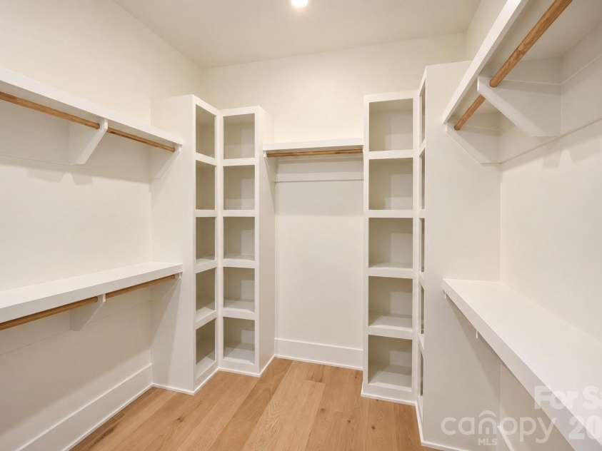 442 Sylvania Avenue, Charlotte, NC 28206.  MLS# CAR4381859, YatesRealty ID 39004. Primary walk-in closet