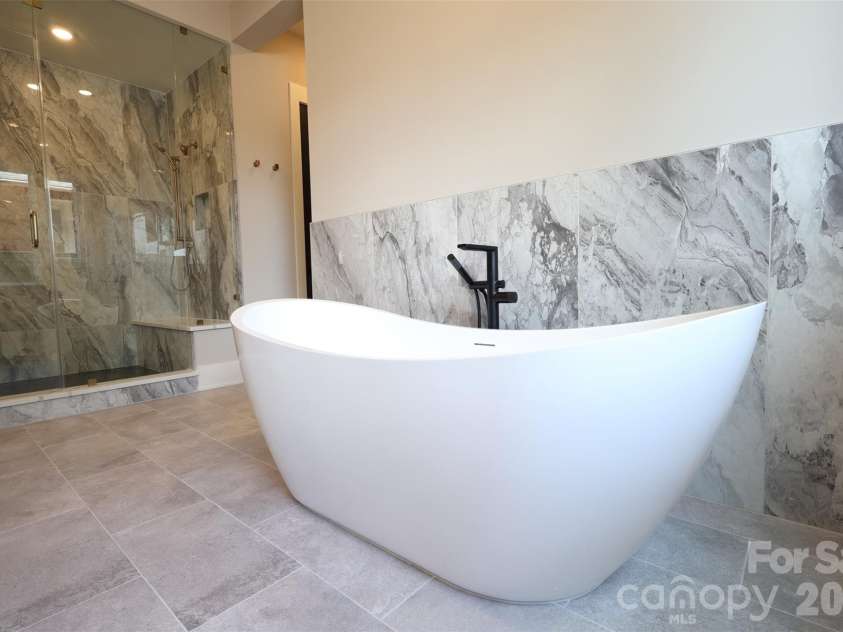 442 Sylvania Avenue, Charlotte, NC 28206.  MLS# CAR4381859, YatesRealty ID 39004. Stand alone soaking tub