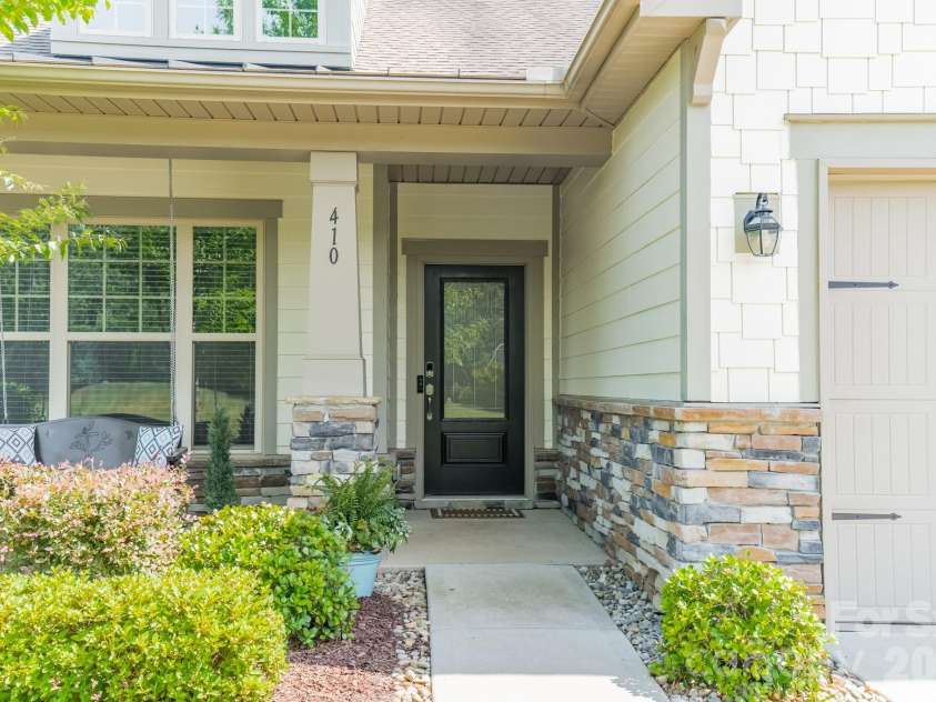 410 Kensington Park Way, Waxhaw, NC 28173.  MLS# CAR4397760, YatesRealty ID 39005. 
