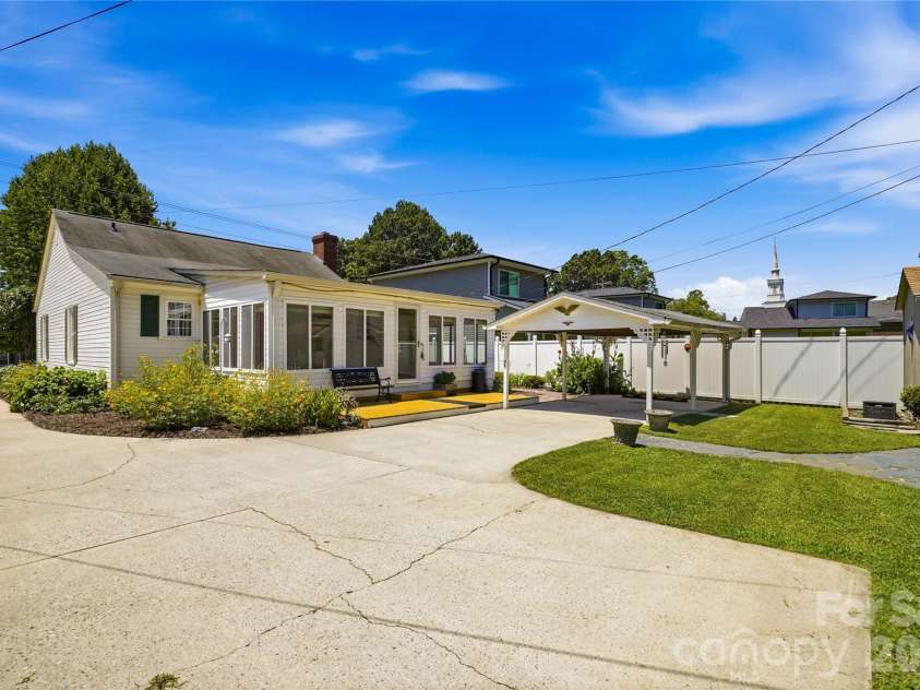 1020 C Street, Kannapolis, NC 28081.  MLS# CAR4404882, YatesRealty ID 39007. 
