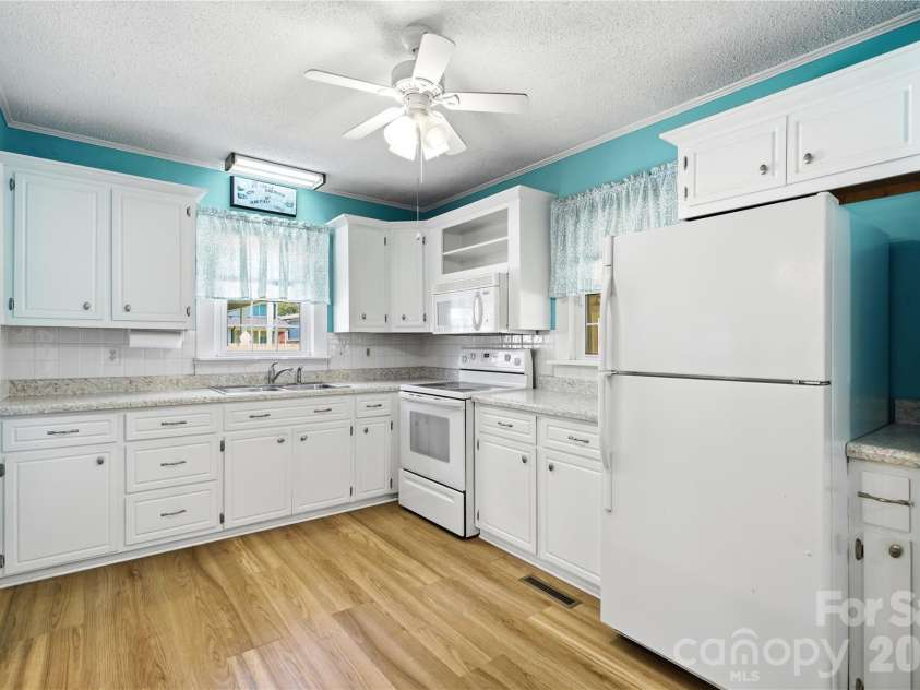 1020 C Street, Kannapolis, NC 28081.  MLS# CAR4404882, YatesRealty ID 39007. 