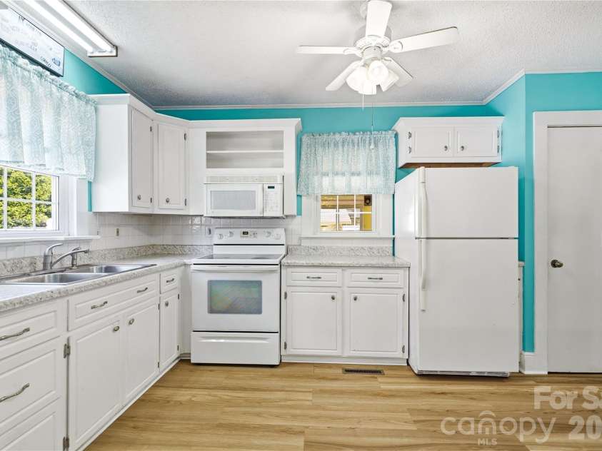 1020 C Street, Kannapolis, NC 28081.  MLS# CAR4404882, YatesRealty ID 39007. 