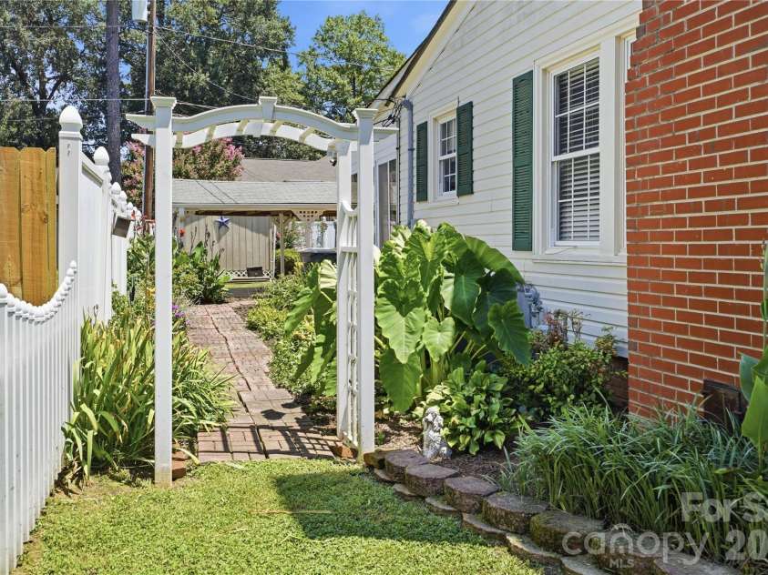 1020 C Street, Kannapolis, NC 28081.  MLS# CAR4404882, YatesRealty ID 39007. 
