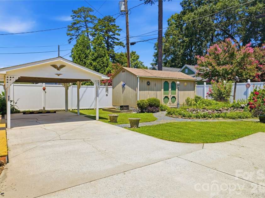 1020 C Street, Kannapolis, NC 28081.  MLS# CAR4404882, YatesRealty ID 39007. 